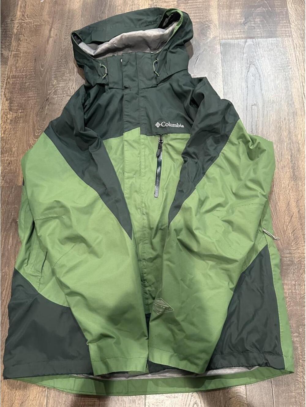 Columbia Sportswear green and dark green color-blocked jacket size M